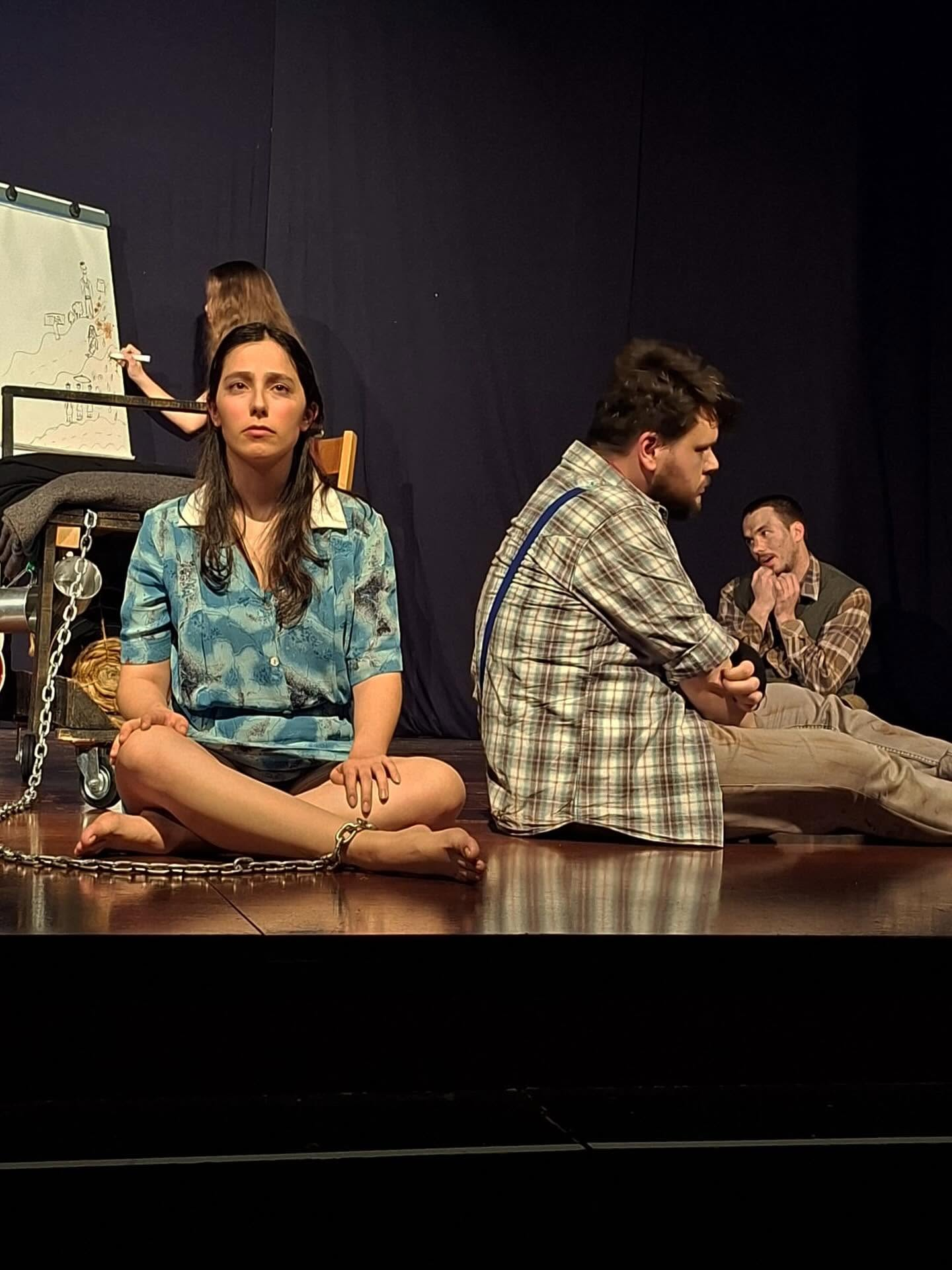 Grupo de Teatro Amador em ensaio